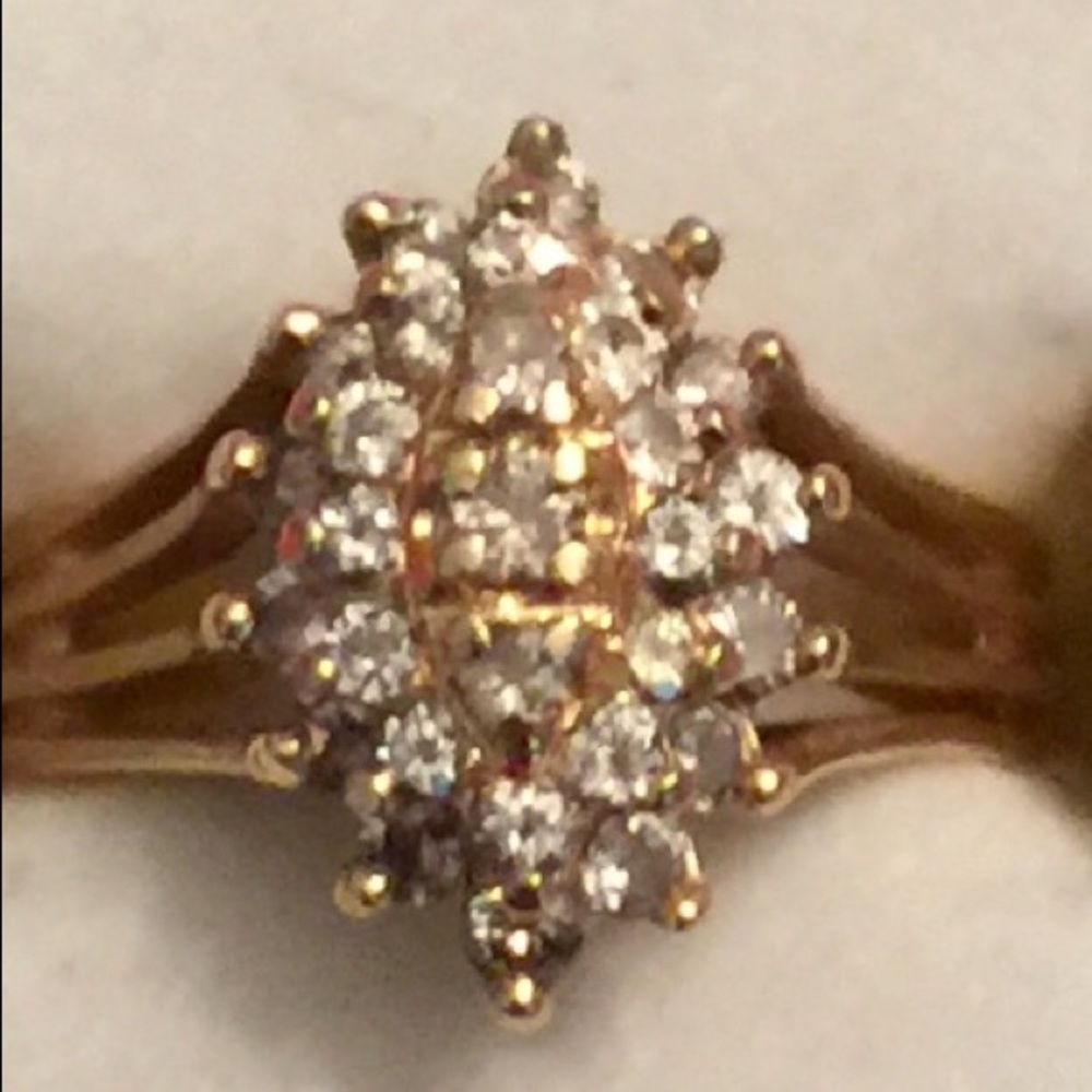 💎🔥💎SALE!!! ONE carat diamond cluster ring.